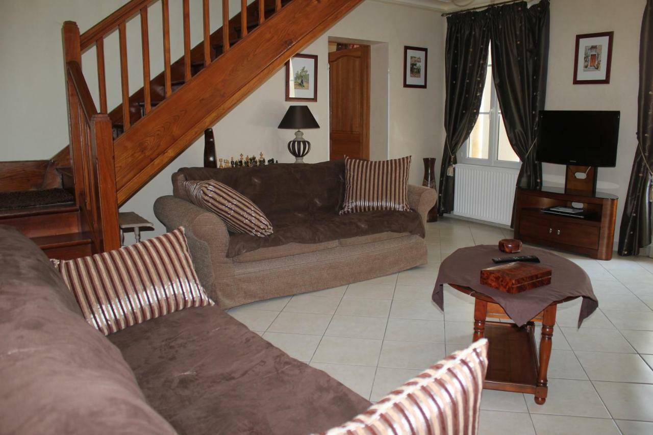 La Demeure De Bayard Villa มองตาเญ ภายนอก รูปภาพ